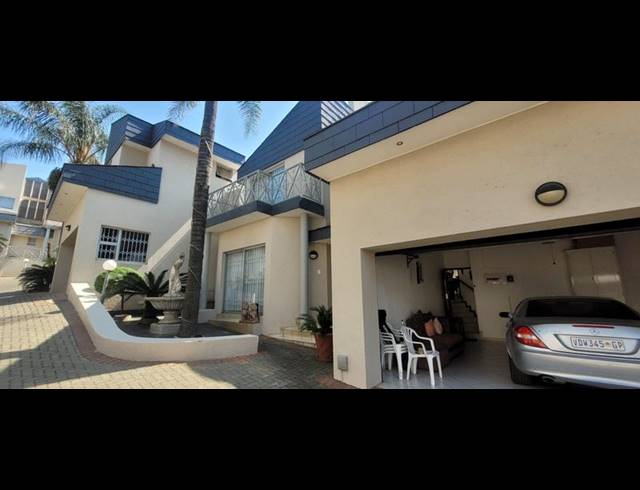 3 BEDROOM TOWNHOUSE FOR SALE IN BASSONIA